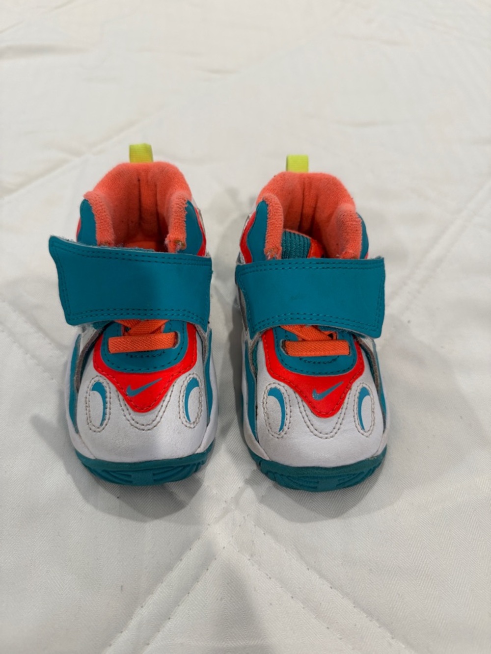 Nike Kids Sneakers in Teal, Orange, White